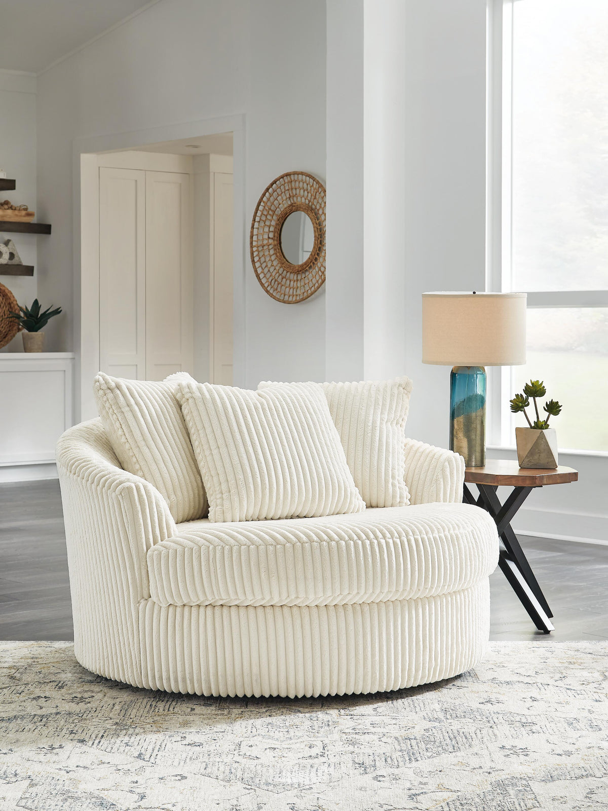 Lindyn Sofas and Seating Collection - Ivory