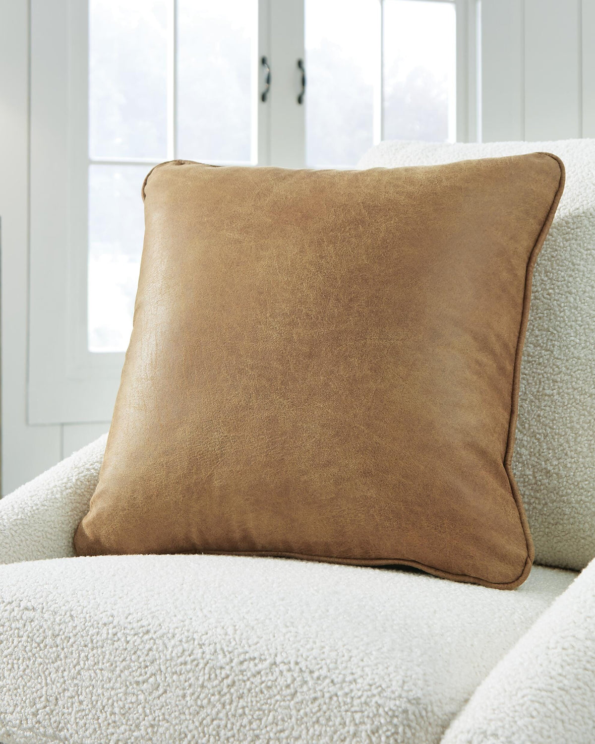Cortnie Pillow (4/CS) - Caramel