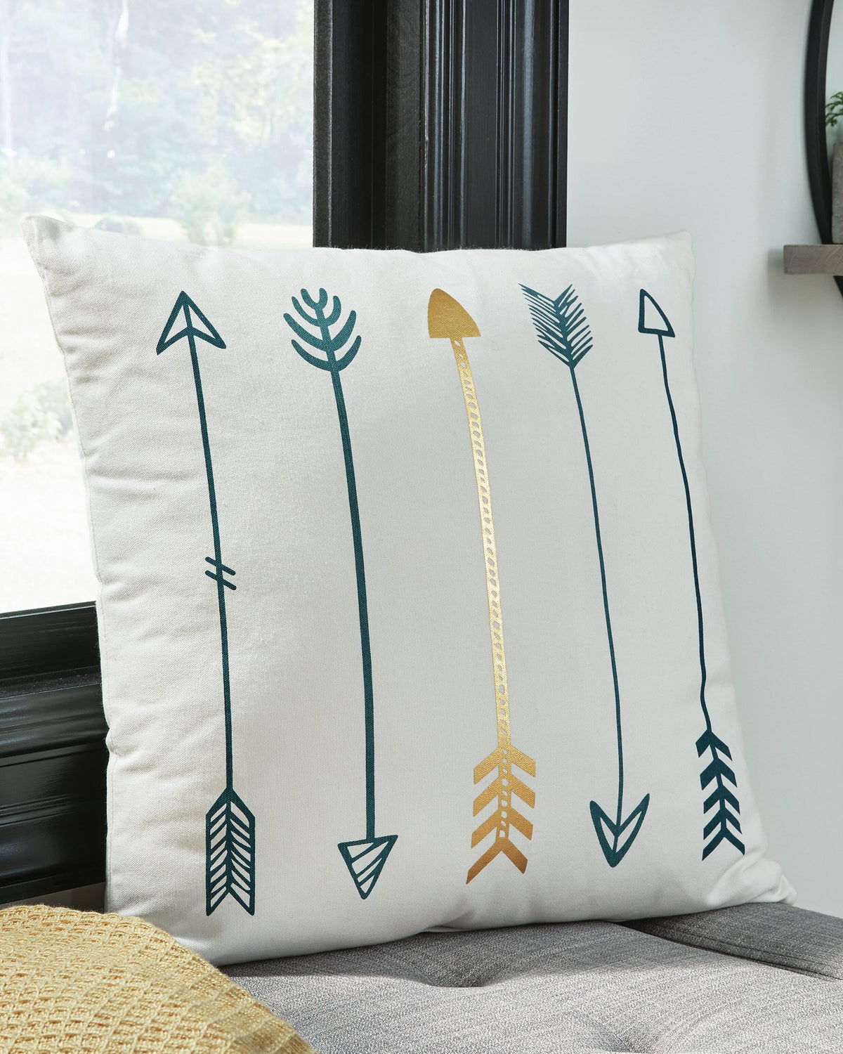 Gyldan Pillow (4/CS) - White/Teal/Gold