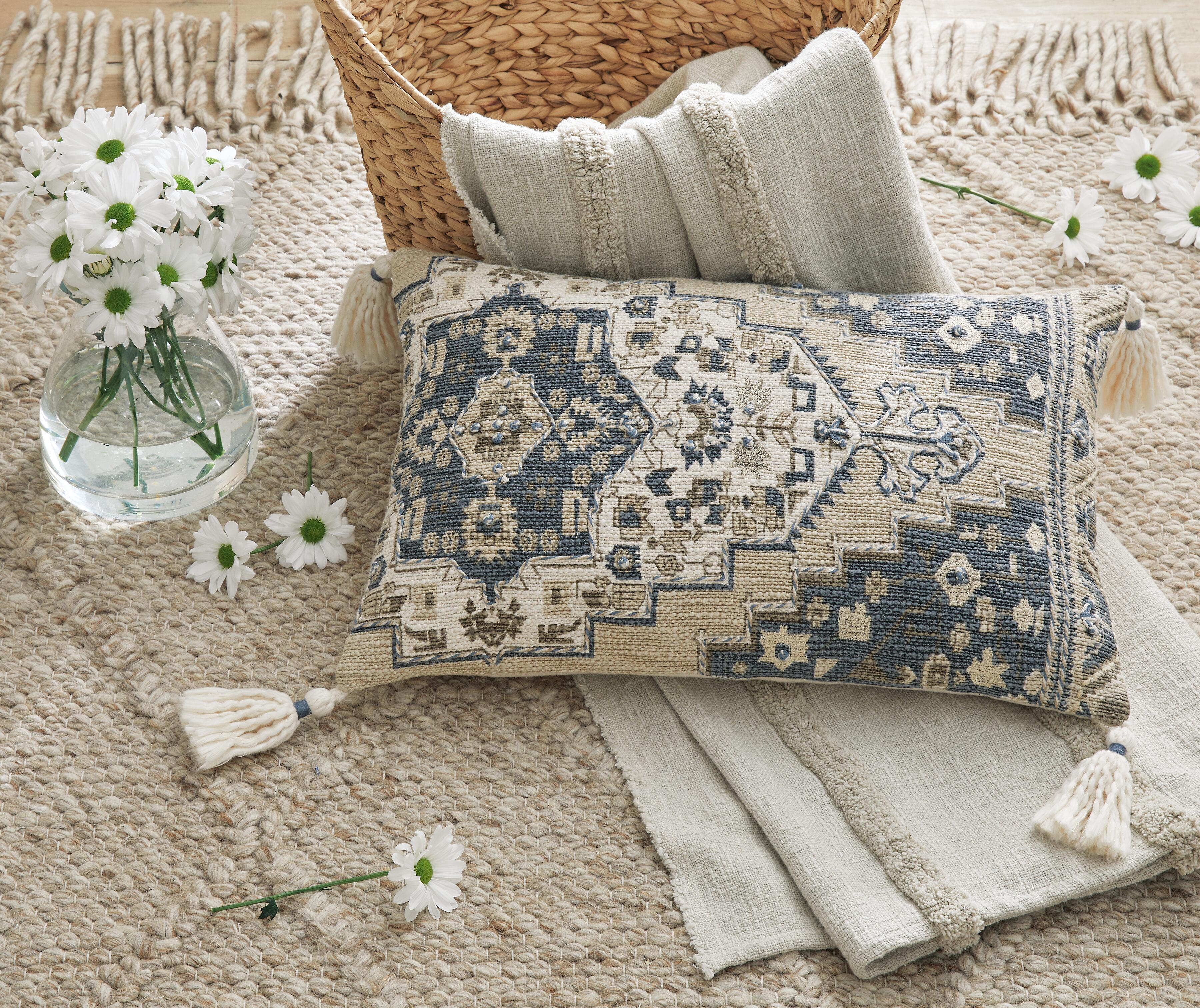 Winbury Pillow (4/CS) - Blue/Tan/White