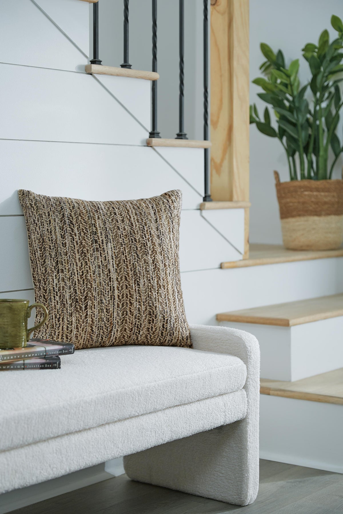 Jayner Pillow (4/CS) - Multi