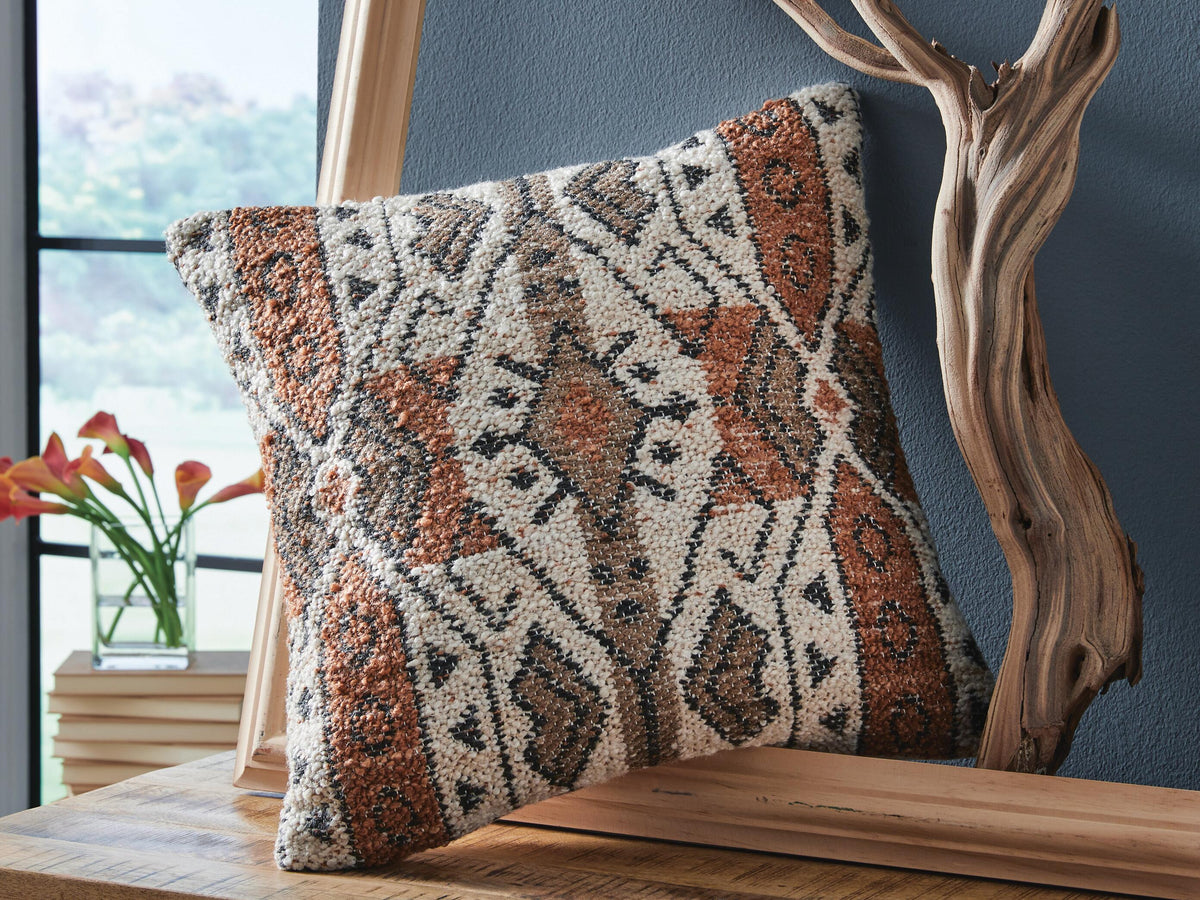 Kierenworth Pillow (4/CS) - Sienna/Ivory/Black
