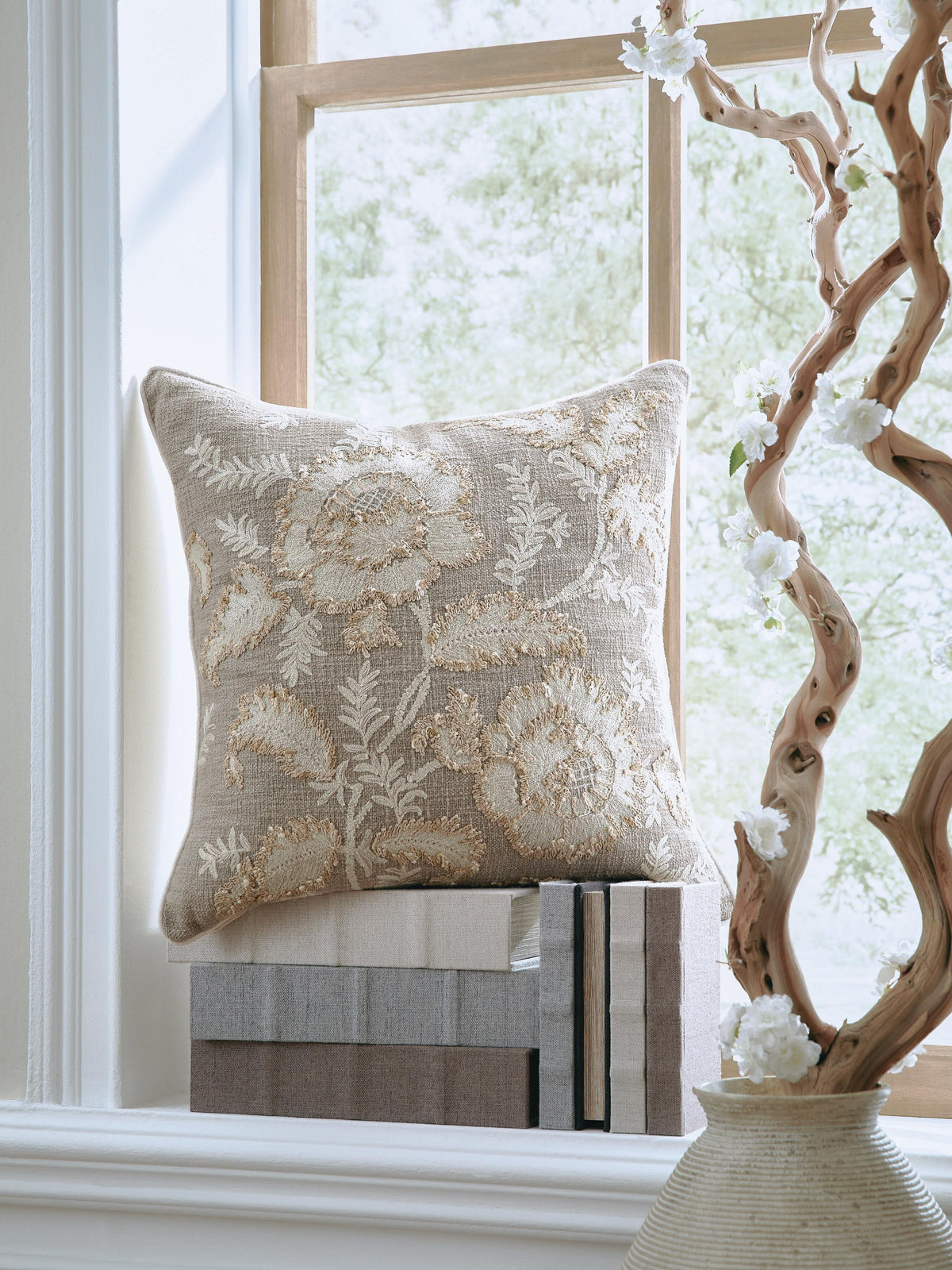 Viveka Pillow (4/CS) - Brown/Beige
