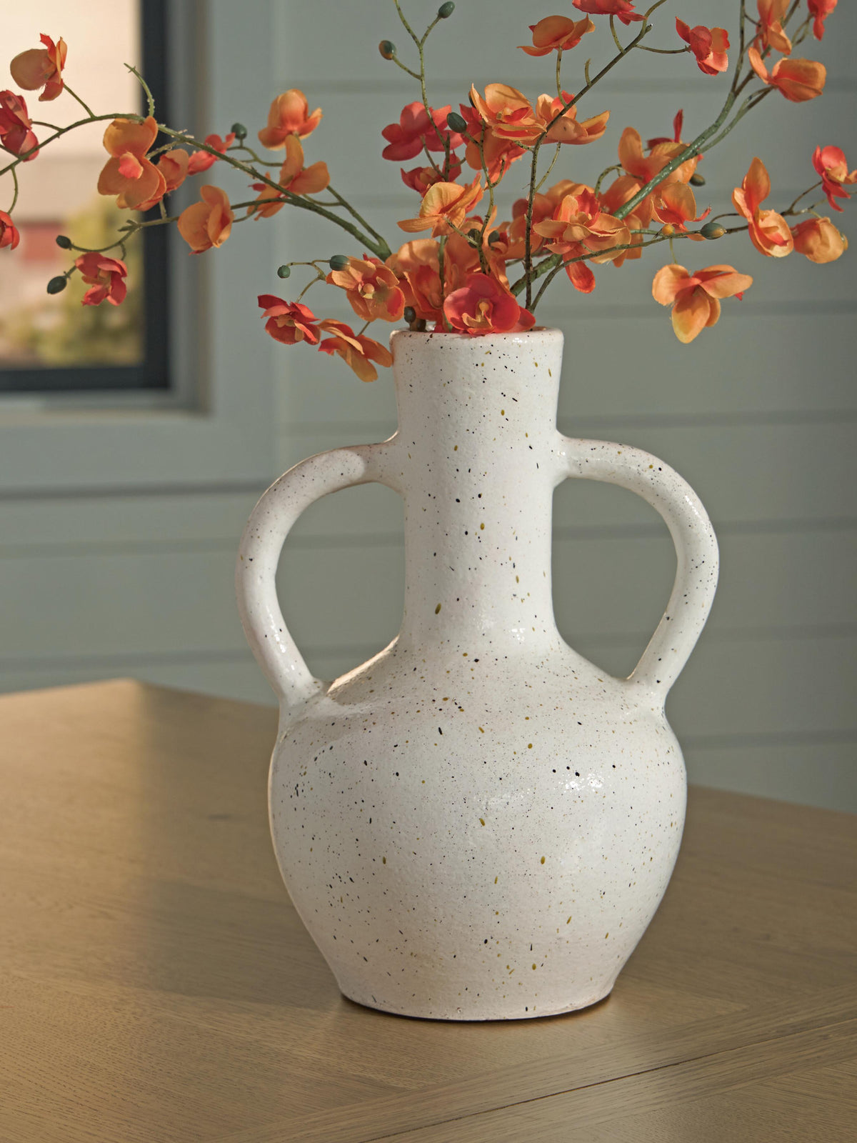 Dallinworth Home Accents Collection - White/Black