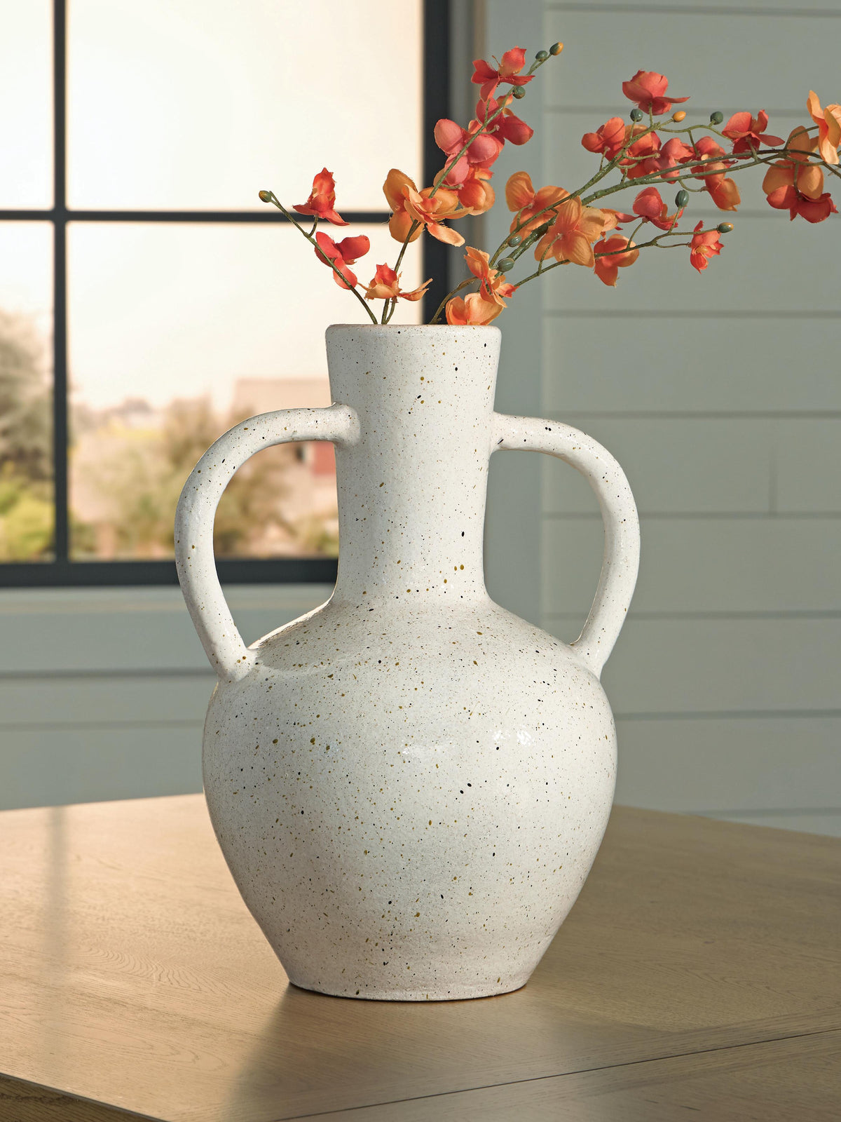 Dallinworth Home Accents Collection - White/Black