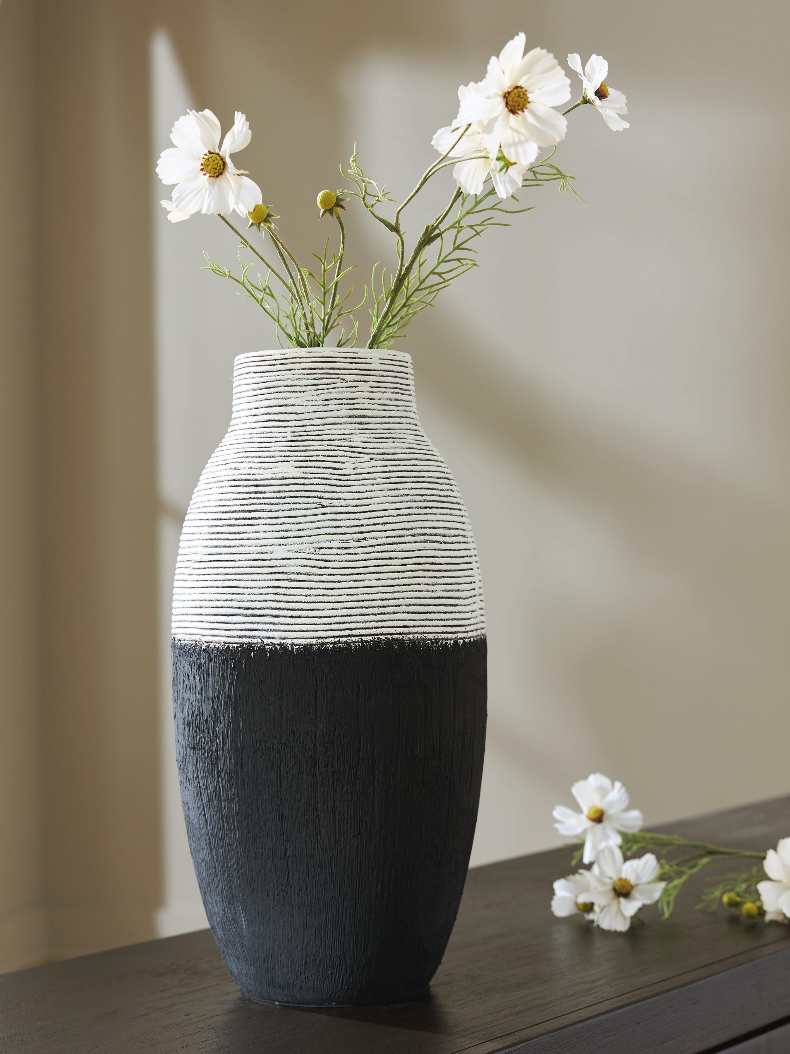 Girtha Home Accents Collection - Antique White/Black