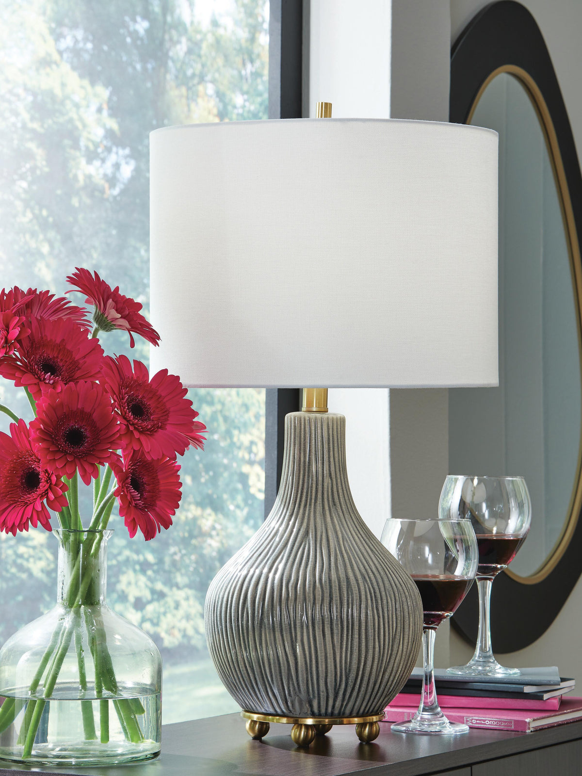 Judlen Ceramic Table Lamp (1/CN) - Gray/Gold Finish
