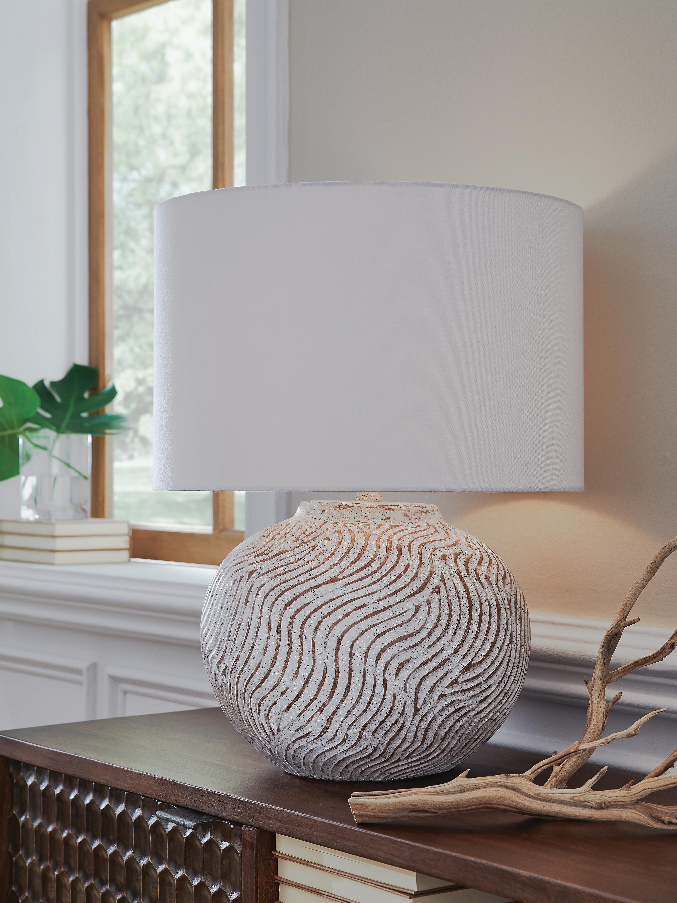 Vien Terracotta Table Lamp (1/CN) - Distressed White