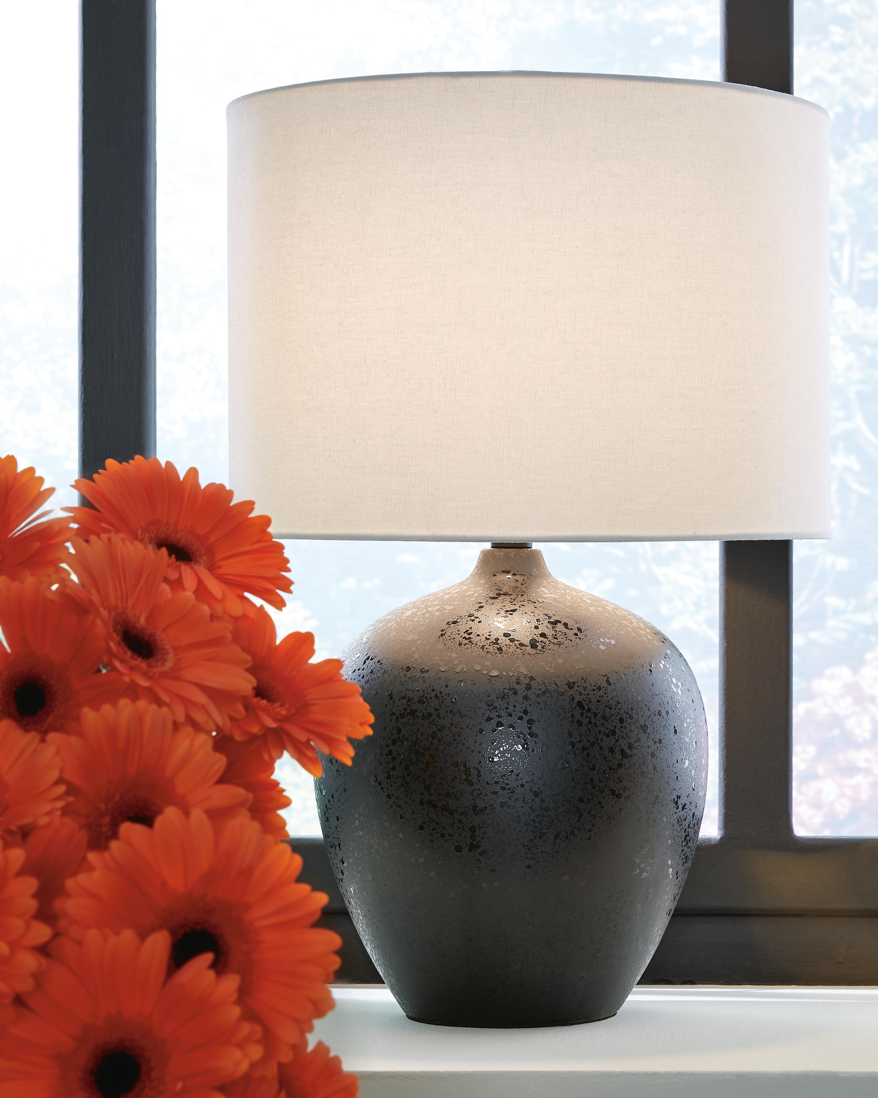 Ladstow Ceramic Table Lamp (1/CN) - Black