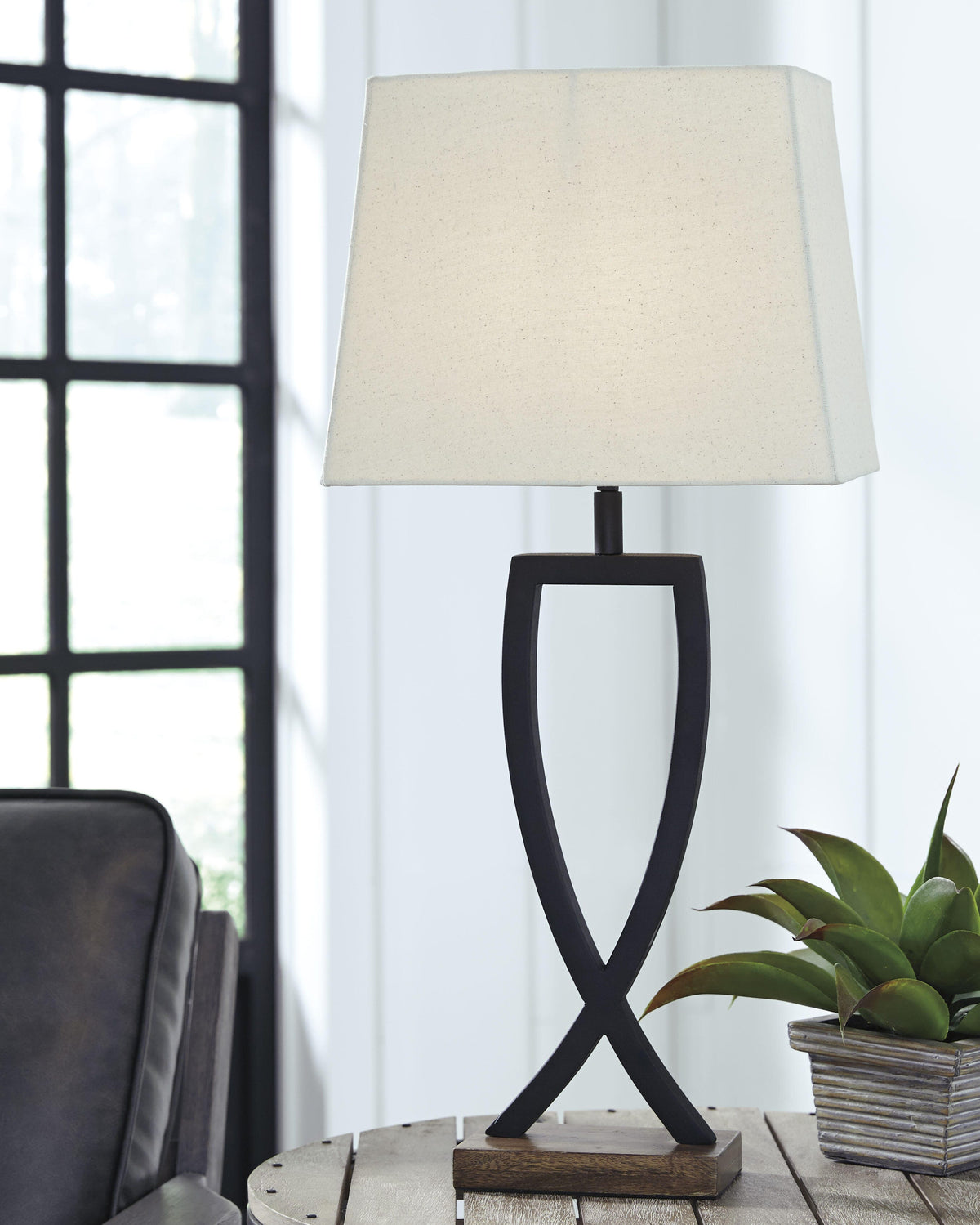 Makara Metal Table Lamp (2/CN) - Black/Brown