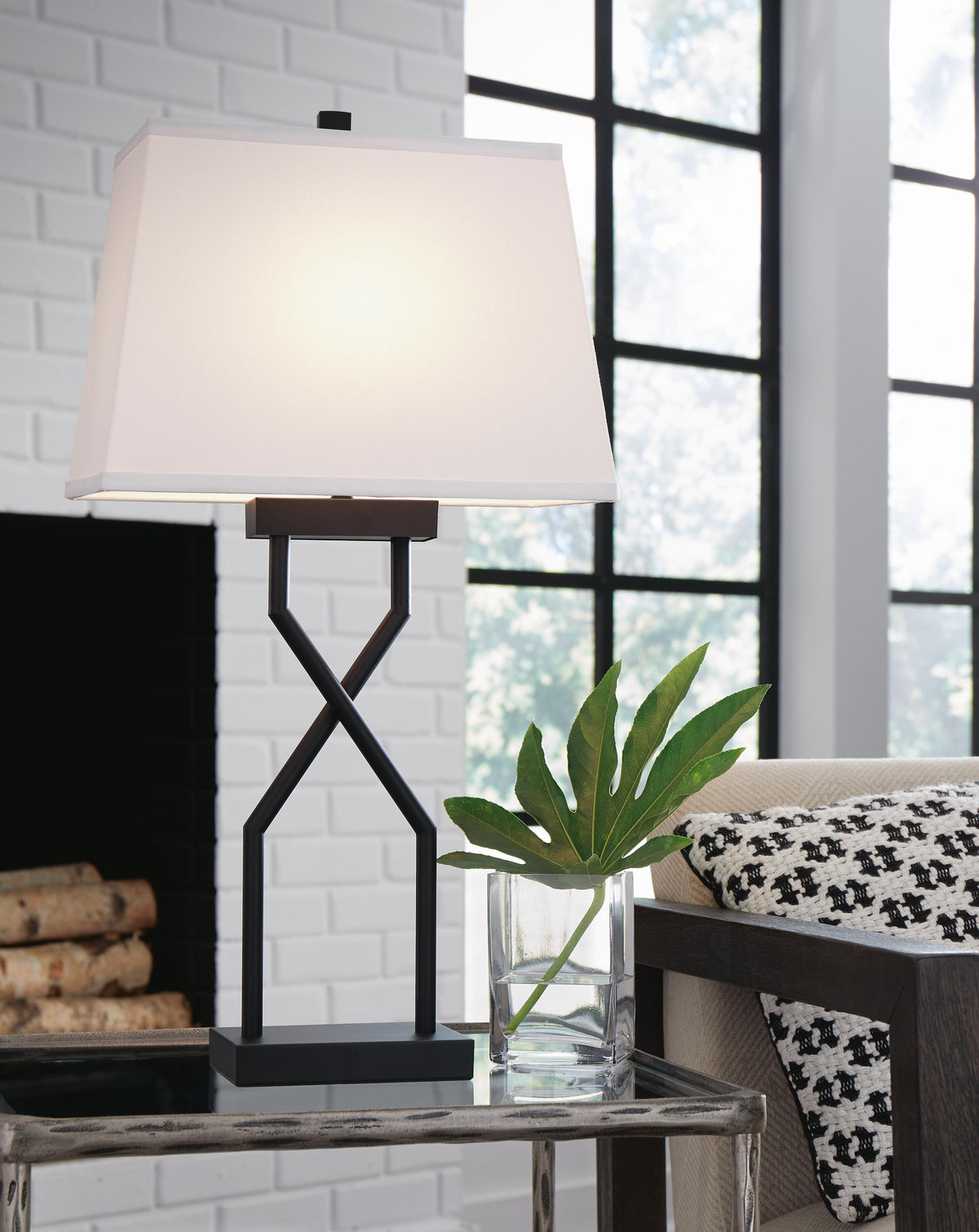Brookthrone Metal Table Lamp (2/CN) - Black