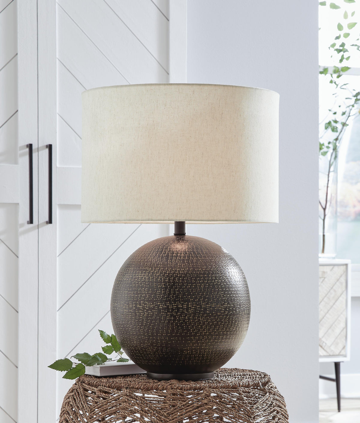 Hambell Metal Table Lamp (1/CN) - Black/Gold Finish