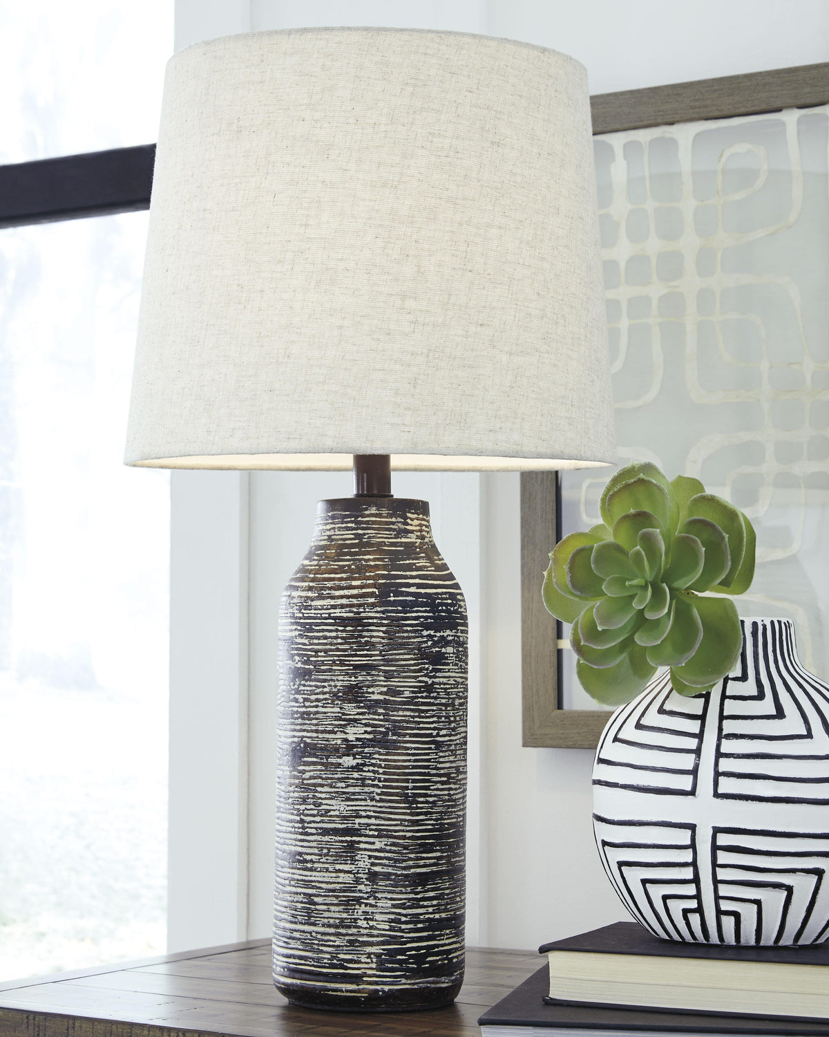 Mahima Paper Table Lamp (2/CN) - Black/White