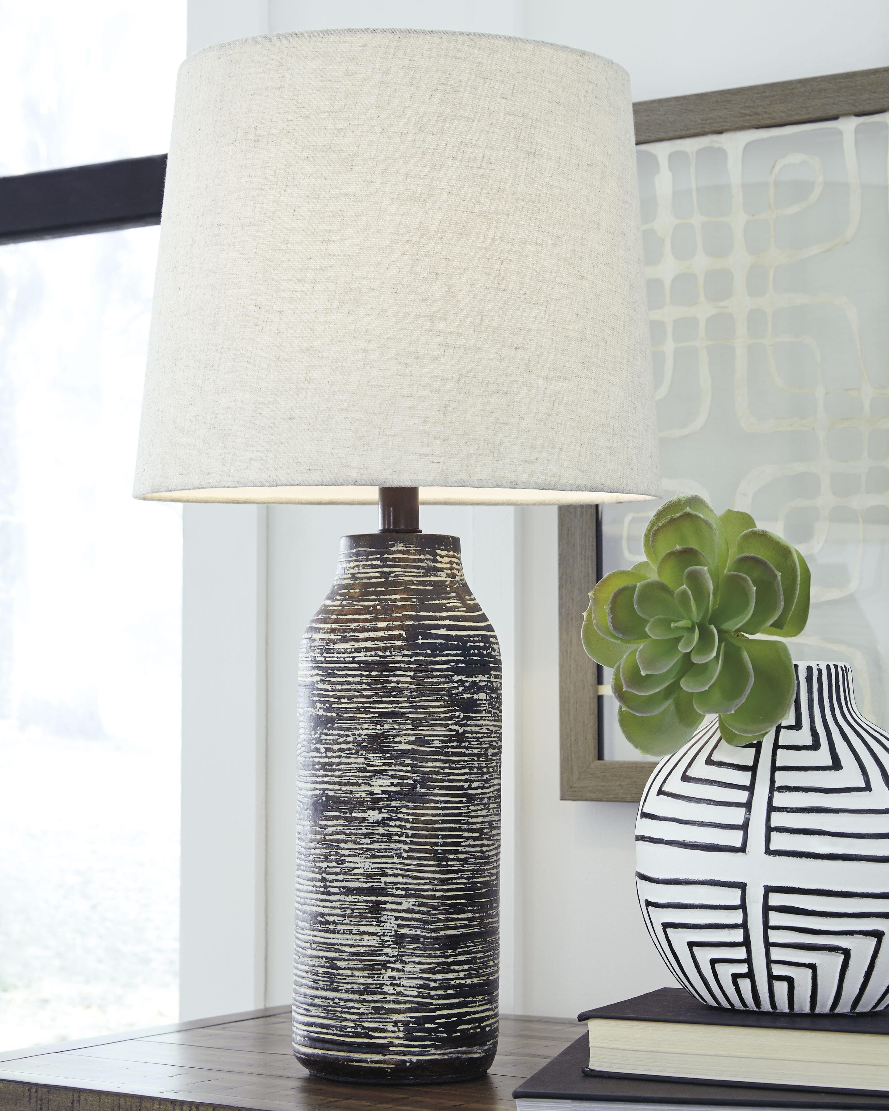 Mahima Paper Table Lamp (2/CN) - Black/White