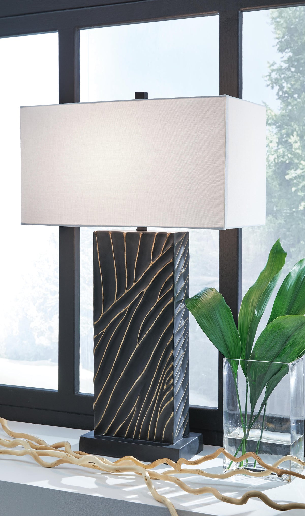 Bartlen Poly Table Lamp (1/CN) - Black/Gold Finish