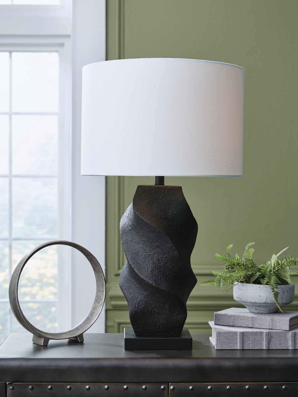Amillion Poly Table Lamp (1/CN) - Black