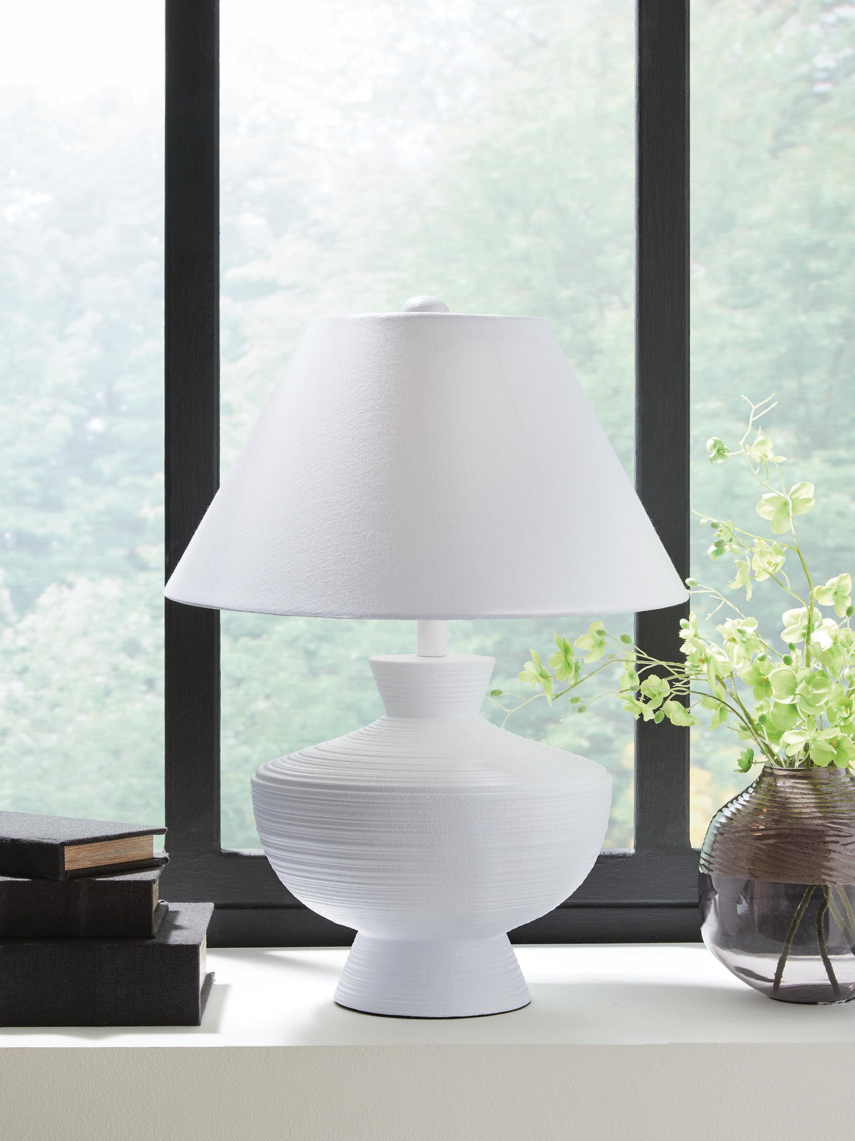 Harelwood Poly Table Lamp (1/CN) - White