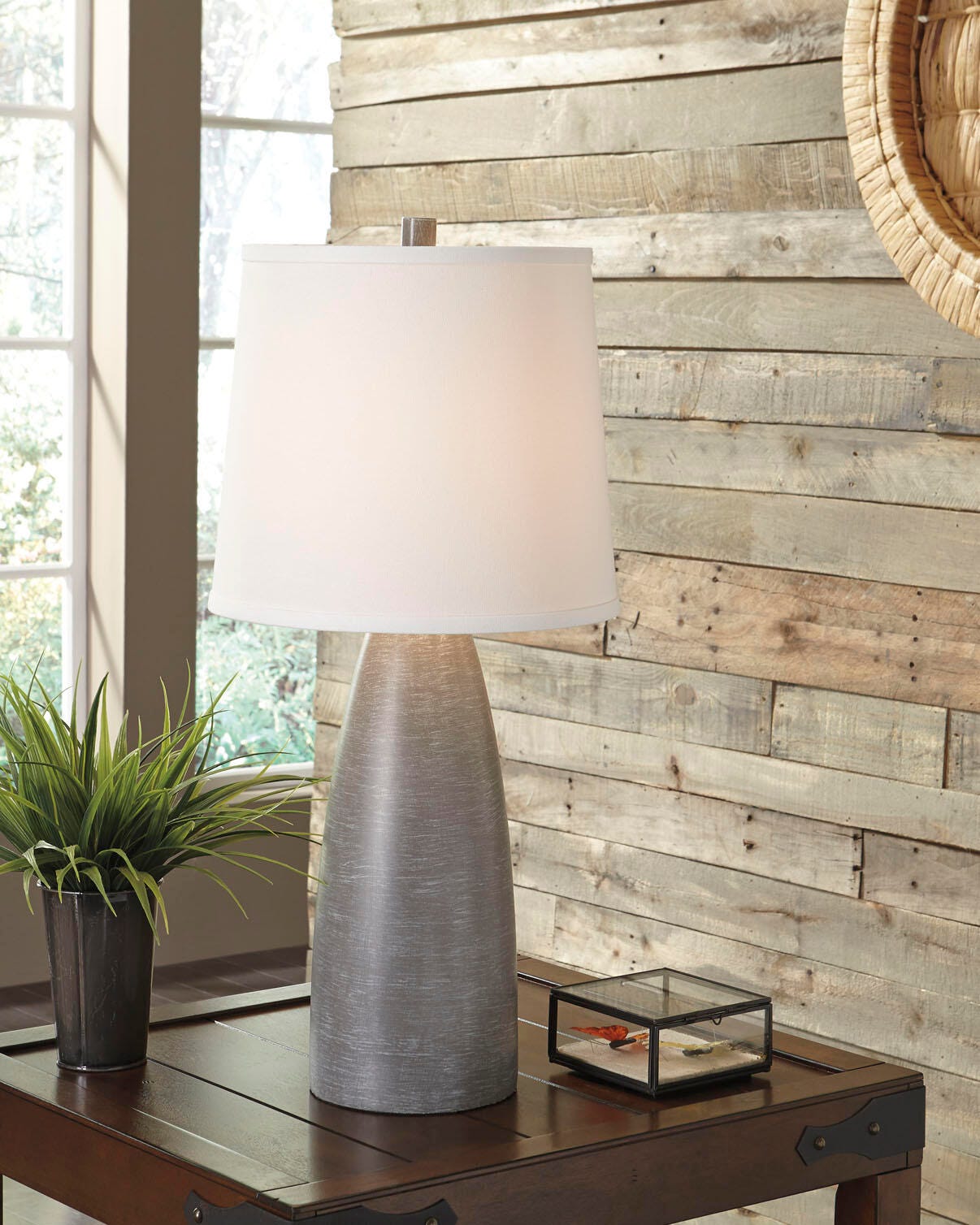 Shavontae Poly Table Lamp (2/CN) - Gray