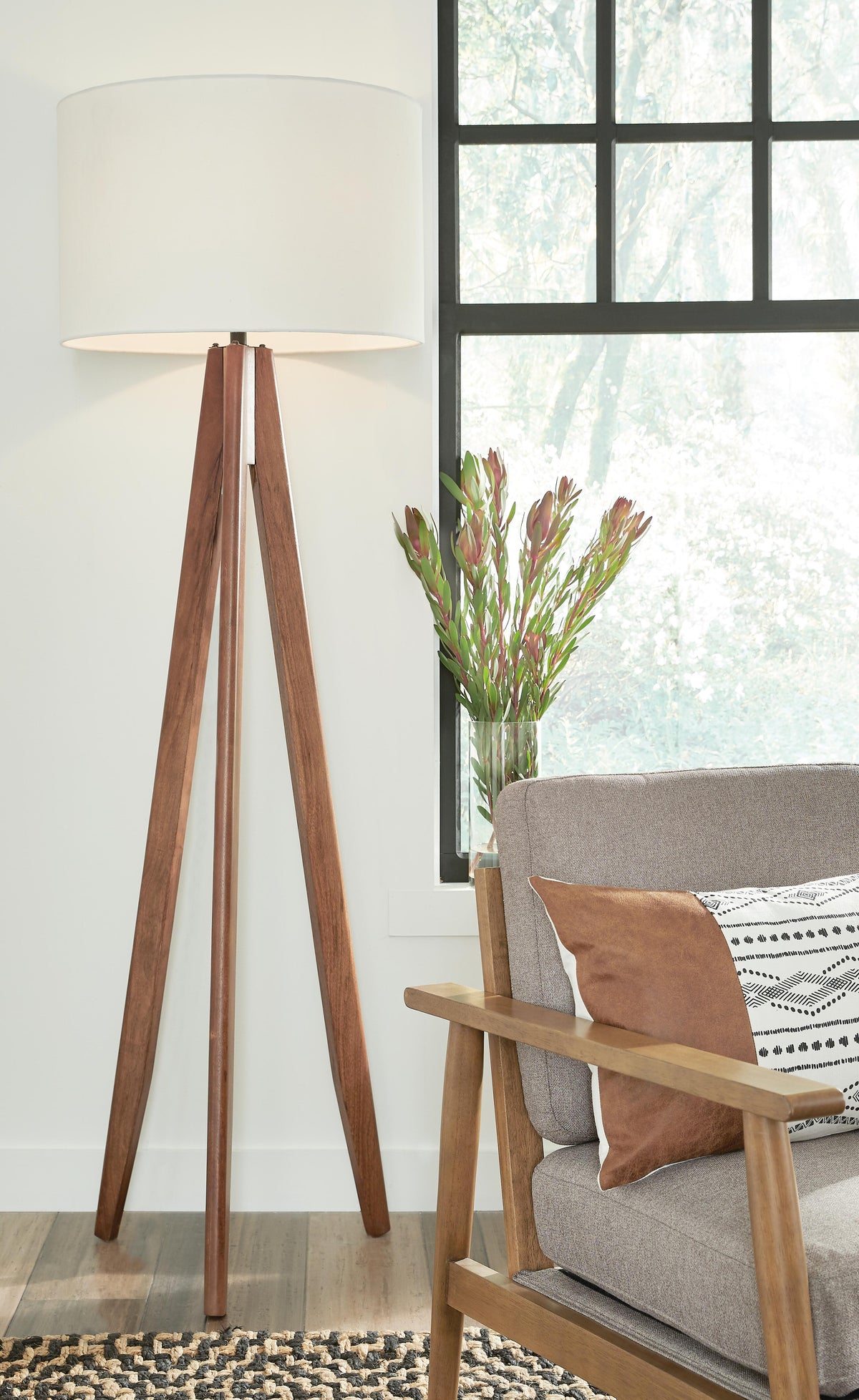 Dallson Wood Floor Lamp (1/CN) - Brown