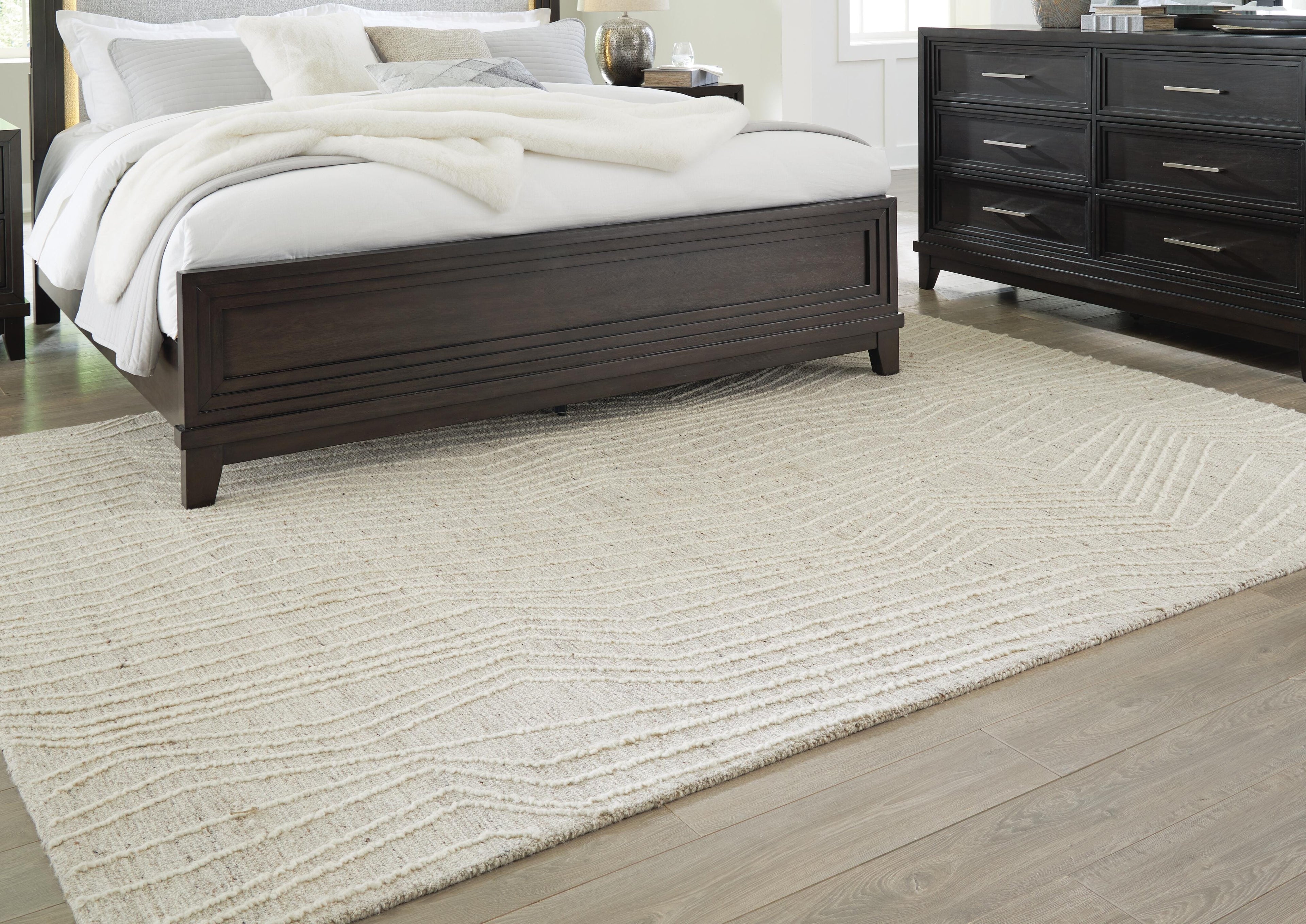 Varahill Rugs Collection - Gray/Ivory