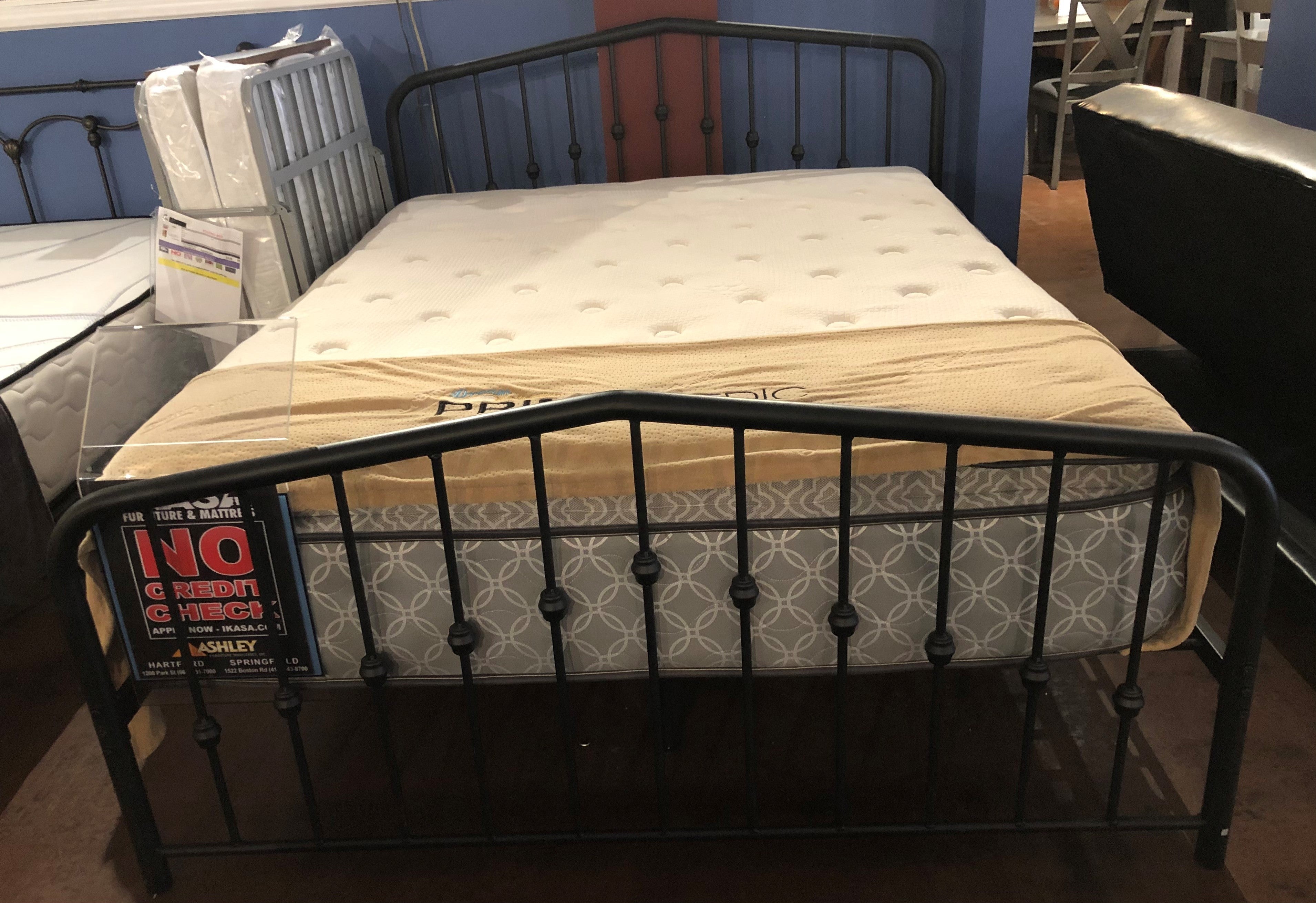 QUEEN METAL BEDFRAME BLACK