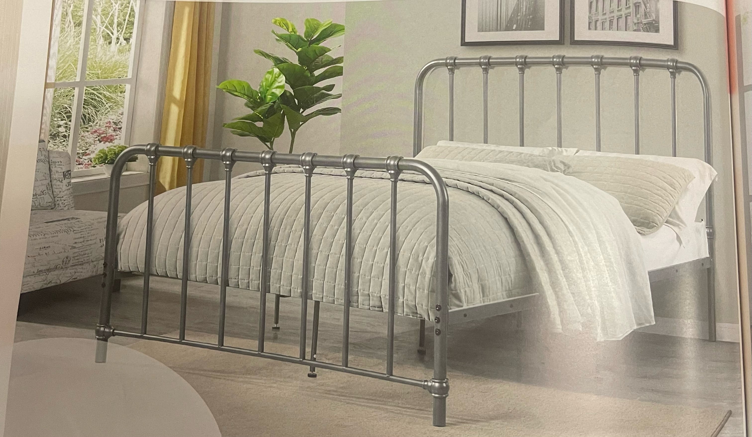 QUEEN METAL BEDFRAME